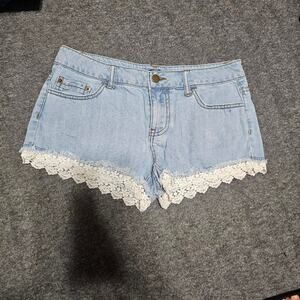 Forever 21 Low Rise Light Wash Denim Lace Trim Mini Shorts Size 26